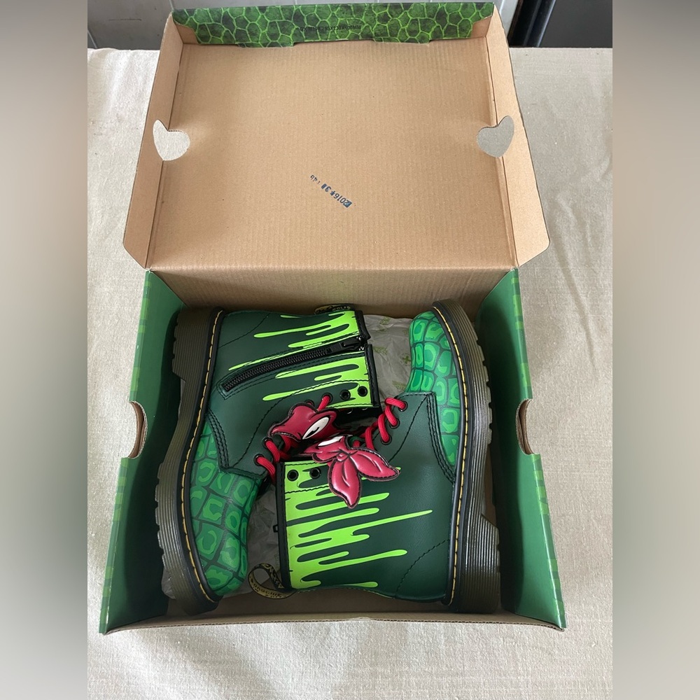 Doc Dr Martens Air Wair Boots Teenage Mutant Ninja Turtle TMNT KIDS 13 Raphael - Picture 2 of 16